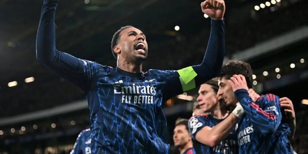 欧冠1-0绝杀背后，藏着一支正在悄悄改朝换代的铁血阿森纳！