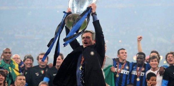 4大豪门疯抢+2.2亿转会权！穆帅终局抉择？全足坛蹲疯了！