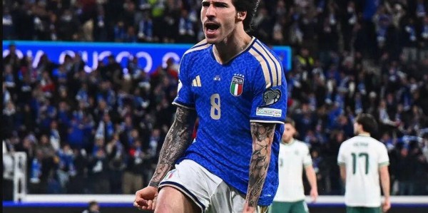 名记爆料：托纳利锁定曼联中场补强首选！德天空透露巴萨紧盯德甲锋线新星