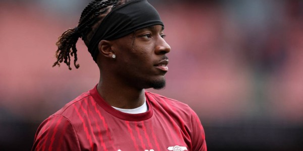 酋长球场的关键一役：伊泽尔制胜球助阿森纳重返榜首，剑指双线荣耀