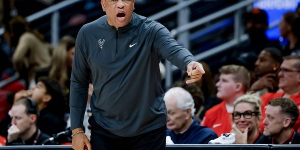 失信大潮冲向NBA教练群 雷迪克科尔帅位都不稳了？