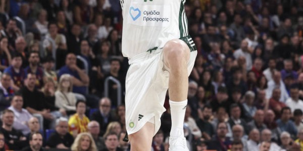 巴萨后卫库巴西染红引争议，裁判专家：判罚正确但不想罚下他