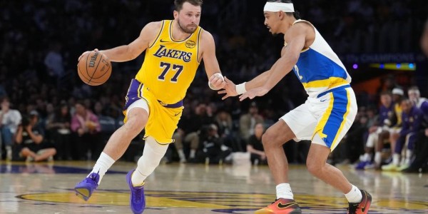 东契奇44+9+5西卡26分 詹姆斯伤缺湖人轻取步行者