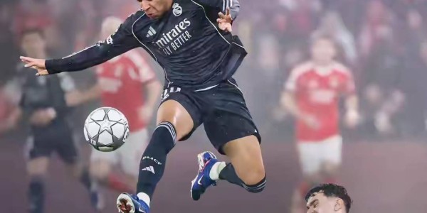 皇马2-4本菲卡，门将狂奔80米压哨绝杀，皇马2-4爆冷输球欧冠出局