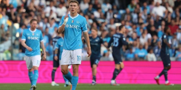 天助国际米兰：0-2，第2的那不勒斯遭意甲第9掀翻，落后榜首12分