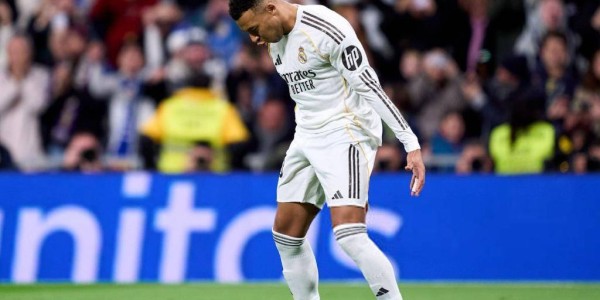 足坛一夜动态：蓝军逼平纽卡，曼城阿森纳轮番登顶，姆总比肩C罗