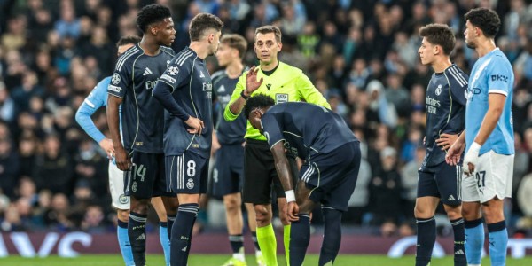 3平10负，自2021年欧冠决赛后切尔西对阵曼城连续13场不胜