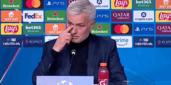 穆里尼奥直言不讳引发争议！本菲卡失利背后真相，球迷怒斥再甩锅