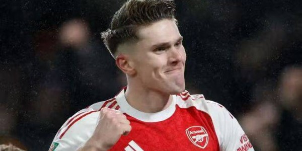 阿森纳内讧实锤？7000万锋霸破门后竟推队友，球迷怒了！