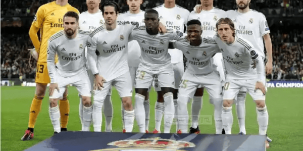 欧冠出局+防线崩盘？皇马主场靠姆巴佩破局，阿拉维斯残阵保级难续命