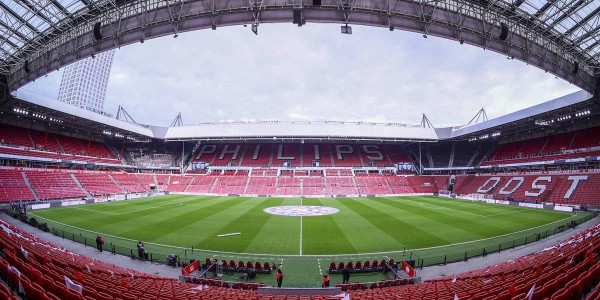 英超双雄欧冠承压前行，拜仁德甲领先11分轻松备战，曼城表现波动仍获胜