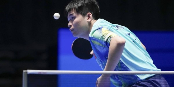 体坛联播｜热刺1比3水晶宫遭遇五连败，郭艾伦前叉韧带断裂