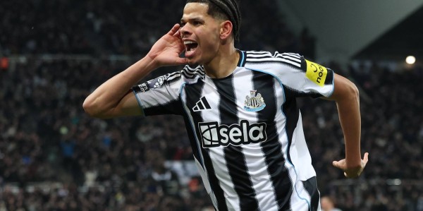 （外代二线）足球——英超联赛：纽卡斯尔联胜曼联