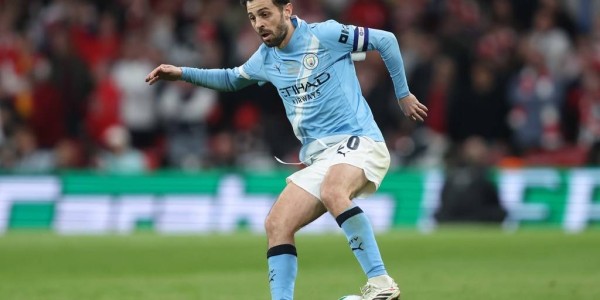 又告别一个！B席今夏自由身离开曼城 未来去向仍待定