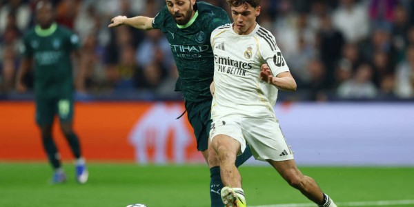 德转回顾近3次皇仁大战：比达尔抢戏、J罗弑旧主、何塞卢3分钟2球