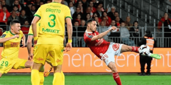 欧罗巴头名锁定战：里昂主场迎战前进之鹰，法甲劲旅对决荷甲黑马