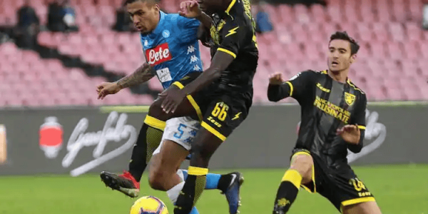 意甲焦点战：那不勒斯VS维罗纳，争冠保级生死局