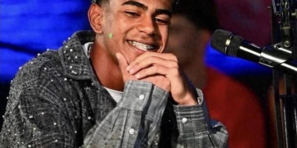 欧洲最神奇球队：提前7轮无缘联赛冠军！欧冠2-0，一只脚晋级4强