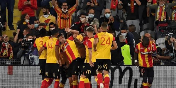 法甲榜首生死战！朗斯整城主场围剿马赛？榜首霸主携10年恩怨破局