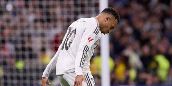 伤缺三周！姆巴佩隐瞒伤情续战三场只为追平C罗纪录，球迷怒斥私心过重