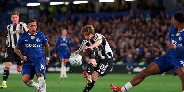 曼联中场新核浮现！卡塞米罗钦点同胞，红魔挖角纽卡斯尔双星