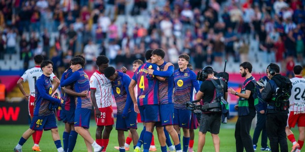 （体育）足球——西甲：巴塞罗那胜赫罗纳