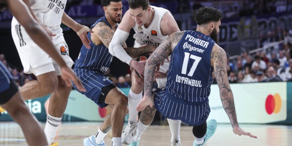 西甲联赛第27轮：皇家马德里对阵特内里费，半场战报