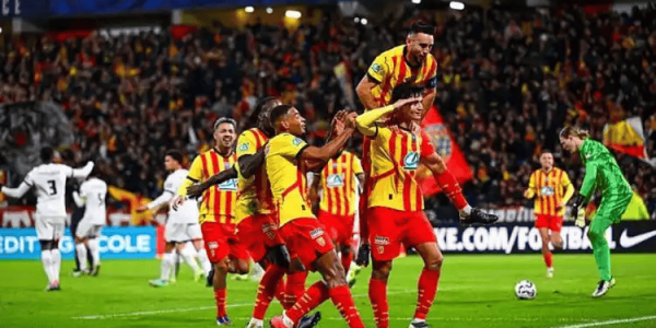 法甲前瞻：斯特拉斯堡VS朗斯——主场稳势VS榜首冲冠！平民豪强对决，攻防博弈定走向