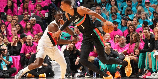 转身华丽舞步+空接暴力美学 文班三分6中5理应夺MVP？