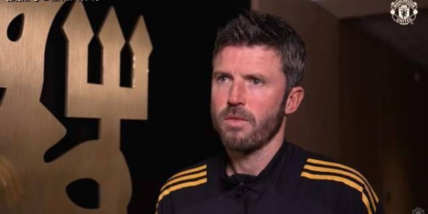 1-2被纽卡绝杀：卡里克遭遇上任首败，曼联多打一人仍被逆转