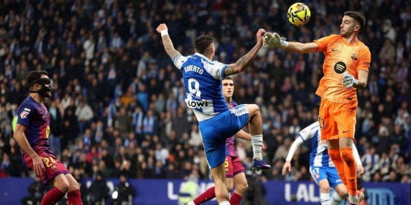 西甲争四全乱套了，随着巴萨2-0稳住榜首，西甲最新积分榜出炉，黄潜客场逆转升第三