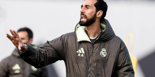 三大名帅在列！皇马换帅面临烦恼，穆里尼奥自荐，老佛爷犯难