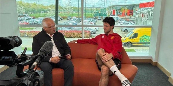 曼联稳了！B费决意留队冲双冠，一次交流竟改写助攻战局