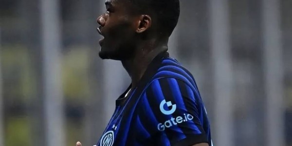 天塌了！1.5亿转费会一夜归零？那不勒斯这出夺冠即解散的悲剧让全意甲哭麻了！