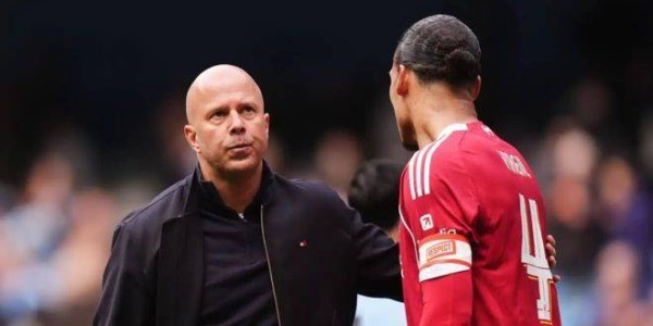 利物浦有救了！0-4 惨败后传猛料，传奇或回安菲尔德救主