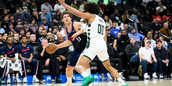 字母哥缺阵伦纳德28分 加兰15+6快船33分大胜雄鹿