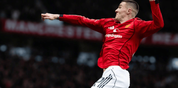 曼联锋霸太犀利：10场轰入8球，埃梅里又搞砸了：耻辱3连败，争四前景恶化