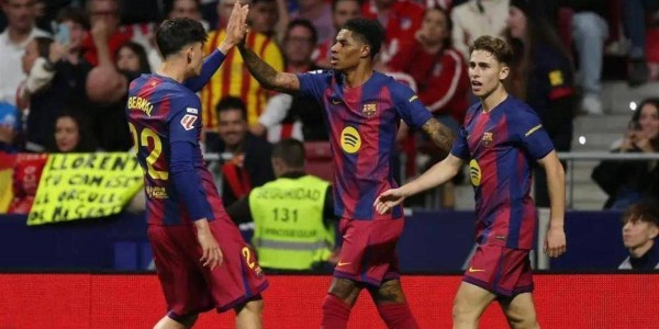 争议拉满！VAR两次改判惹众怒，莱万绝杀送巴萨7分优势，西蒙尼布局才开始