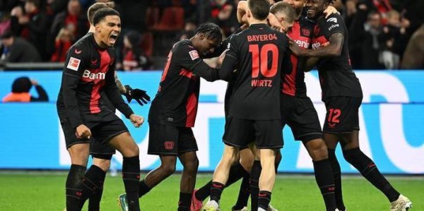 圣保利主场迎战霍芬海姆，德乙弱旅与德甲劲旅对决，攻防两端均显疲态，悬念十足。