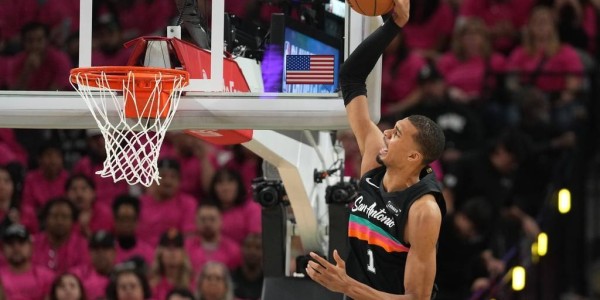 文班季后赛首秀太过完美 连超邓肯罗宾逊传承队史