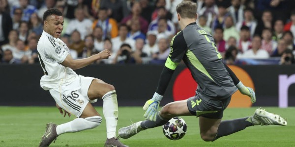 又一次门将对阵皇马：拜仁门将的离奇失误，居莱尔34秒闪电破门！