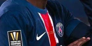 从三冠王到可能丢榜首！巴黎1-3惨败送大礼，朗斯今晚赢球就登顶，法甲真要变天？