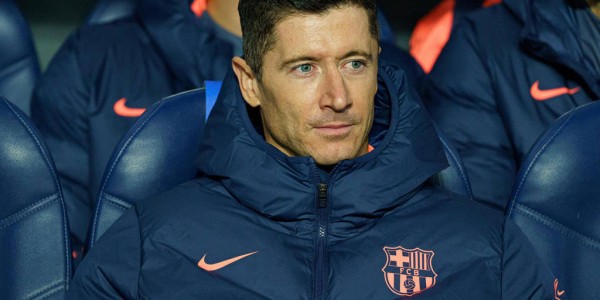 夏窗自由身最佳阵：莱万DV9领衔 利物浦曼联曼城组装