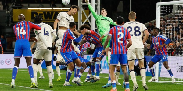 体坛联播｜狼队确认提前降级，文班亚马全票当选最佳防守球员