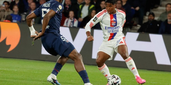 （体育）足球——法甲：巴黎圣日耳曼不敌里昂