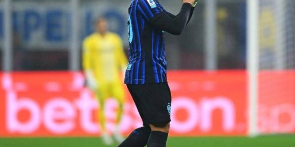 登顶意甲第一！劳塔罗领跑射手榜，国米4-0科莫三连胜宣战利物浦