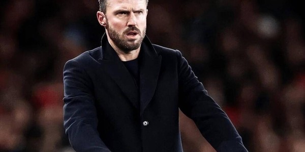 救火9场7胜2平&amp;重返前四！曼联让卡里克转正？名宿力挺但隐忧犹存