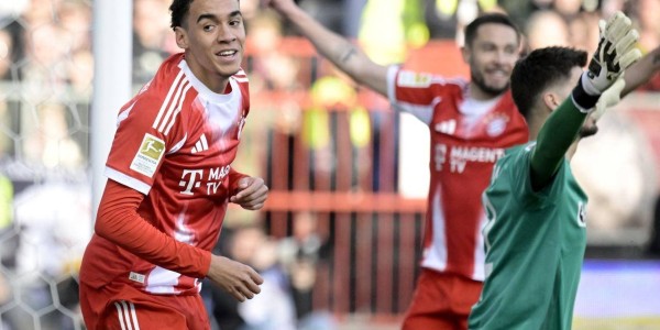 随着穆西亚拉1传1射+拜仁5-0横扫，德甲最新积分榜出炉