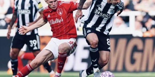 曼联签托纳利遇皇马争抢，1亿转会费加20万周薪！当年曾截胡不成