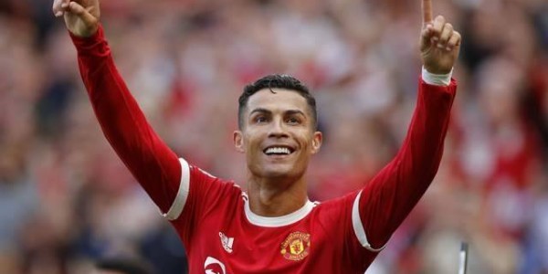 冰释前嫌？曼联官方祝贺C罗41岁生日快乐！4年前，曼联曾解约C罗